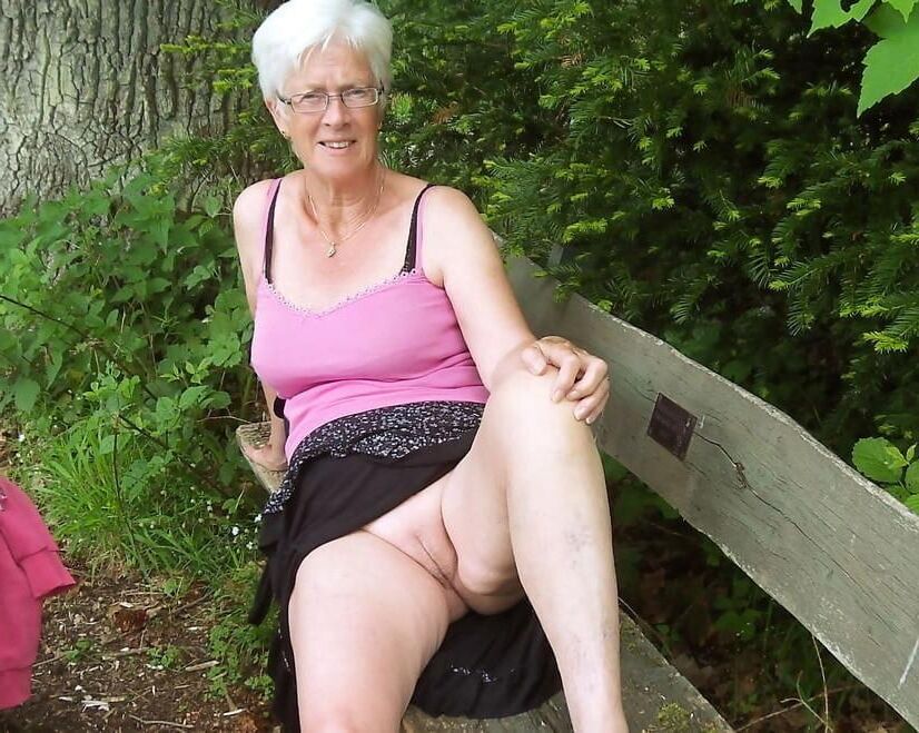 Look son, i shaved my pussy for you.