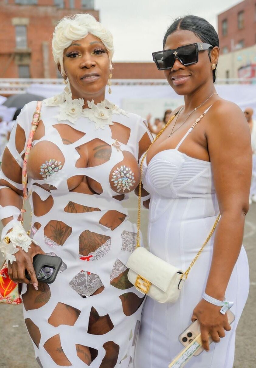 Ebony Aunties & Grannies In The Club
