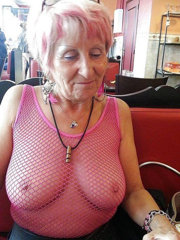 MATURE LADIES BOSOMS ON DISPLAY