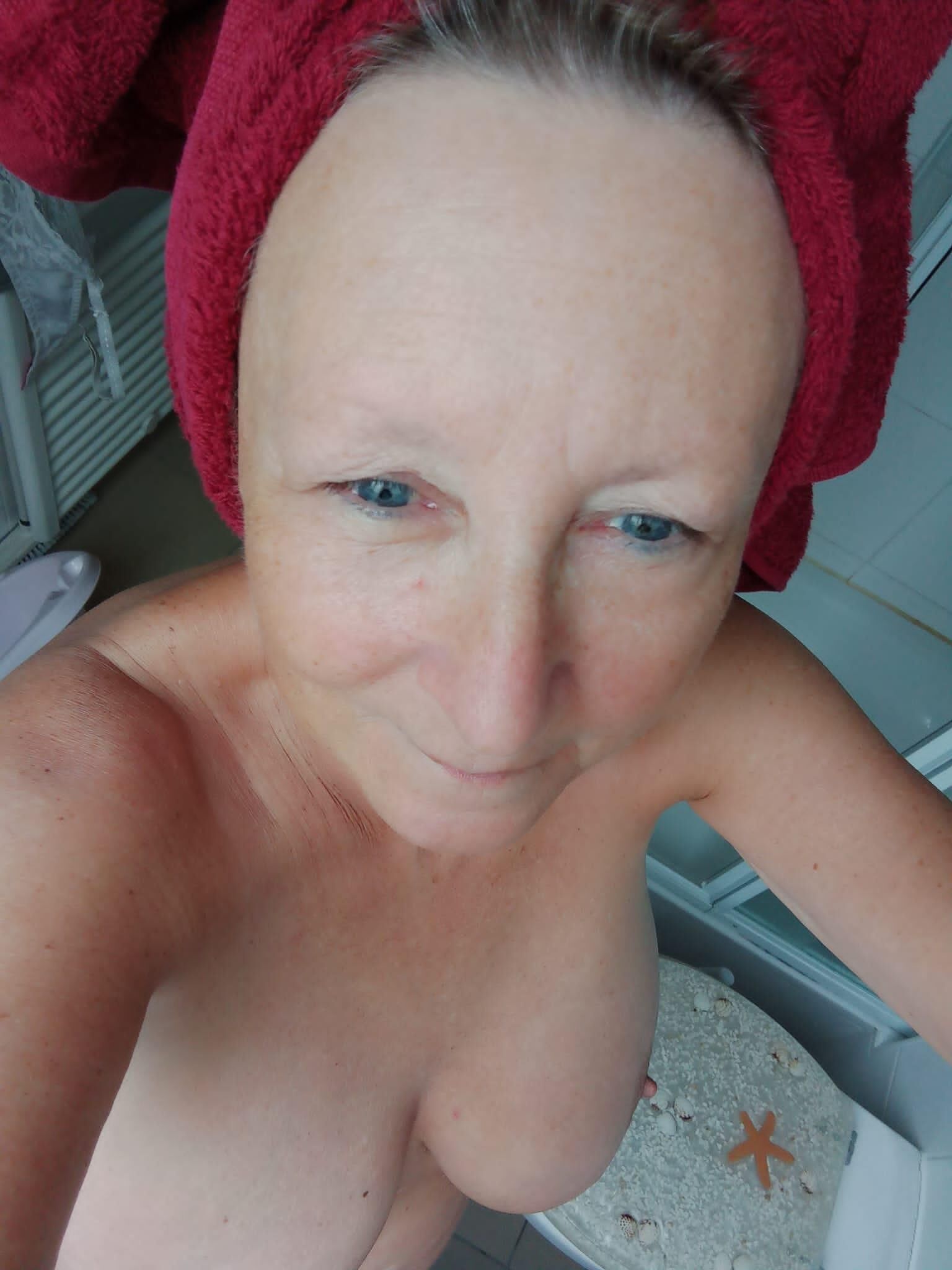 busty mature gilf slut Claudia