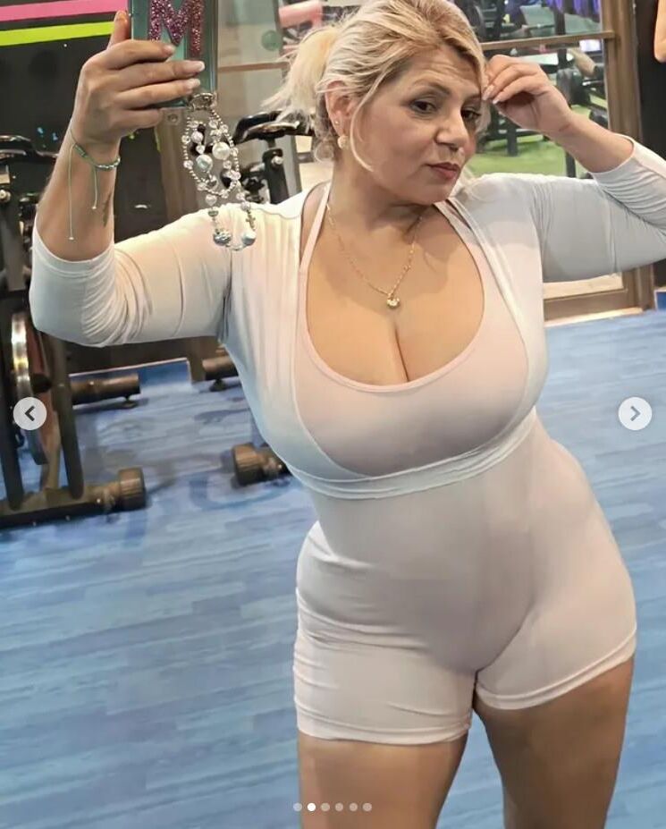 HOT MATURE AMATEUR