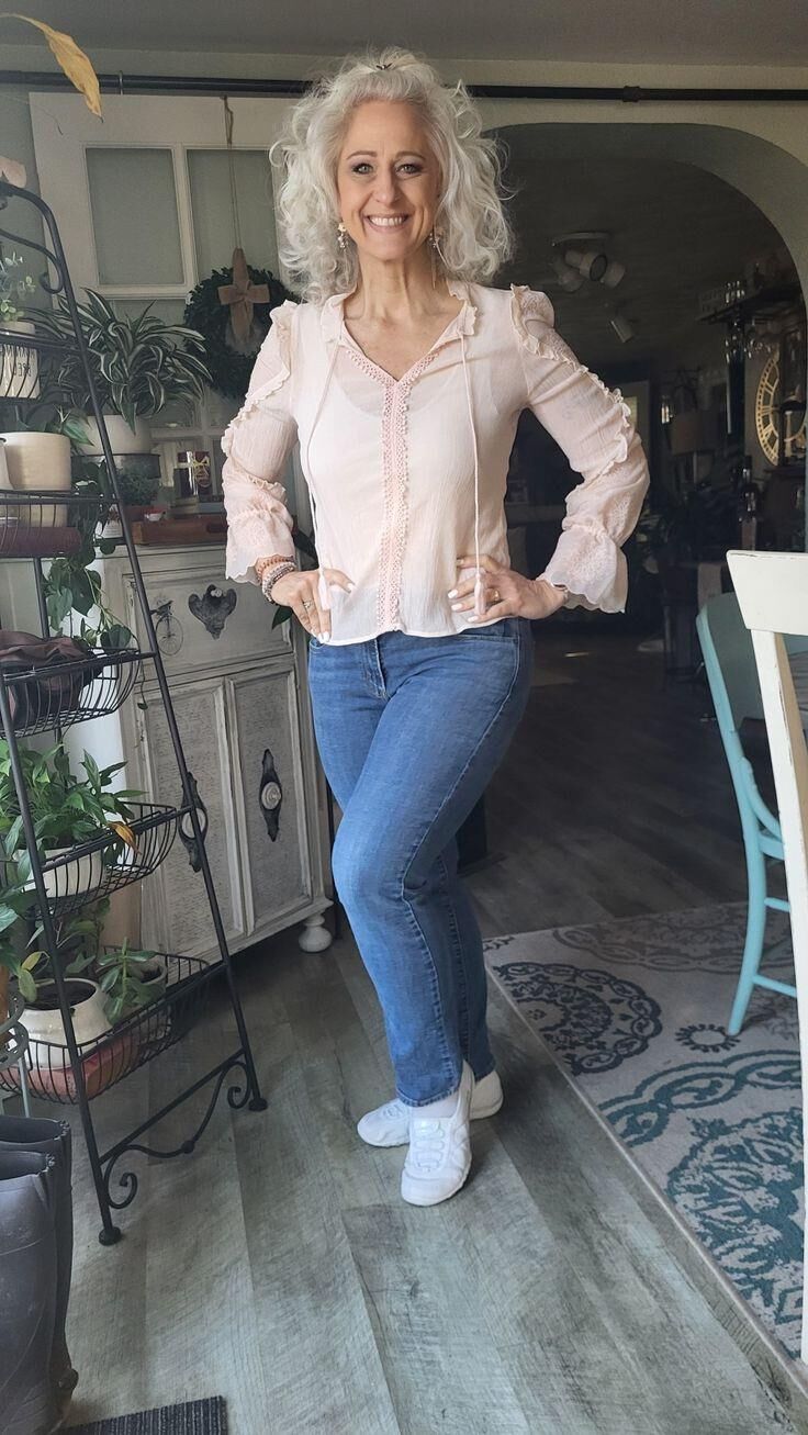 P interest In Beauty Gorgeous Mature Grey Milf Blogger