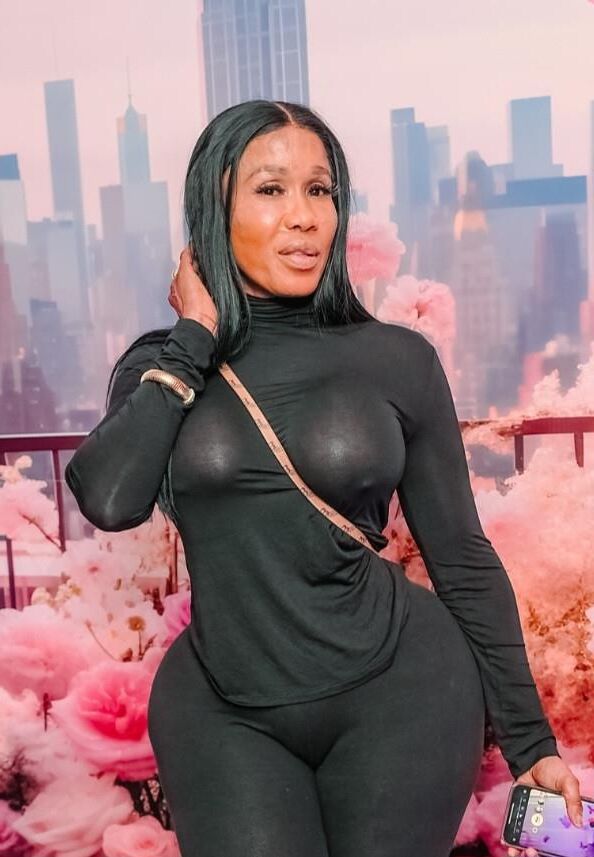 Ebony Aunties & Grannies In The Club