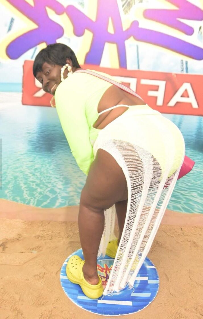 Ebony Aunties & Grannies In The Club
