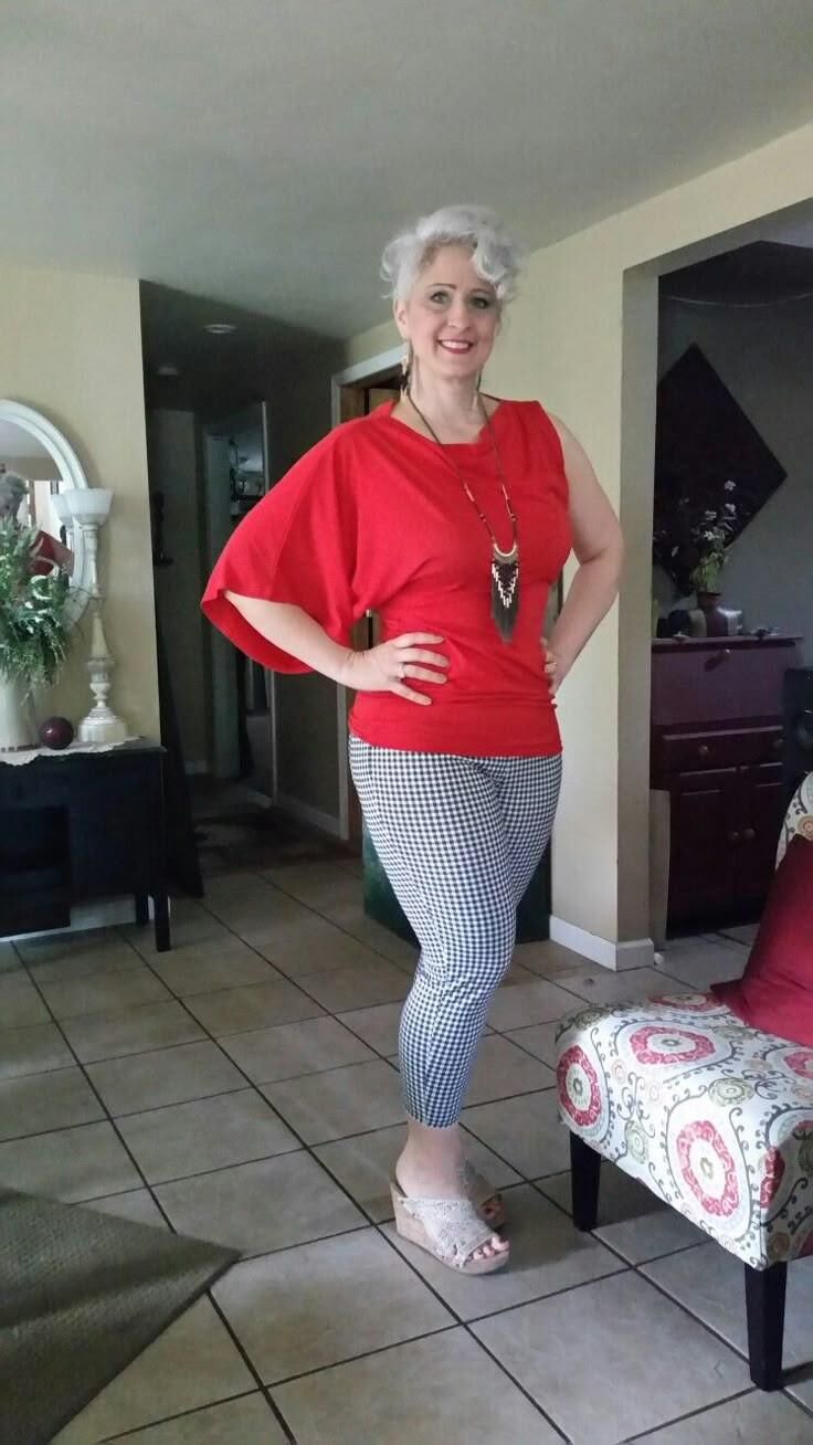 P interest In Beauty Gorgeous Mature Grey Milf Blogger