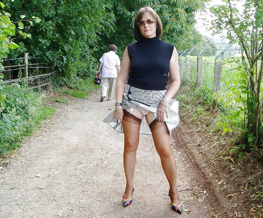 VINTAGE WIFE NYLONS
