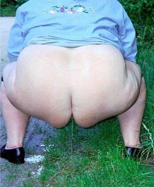 The pleasure of watching an older lady pissing