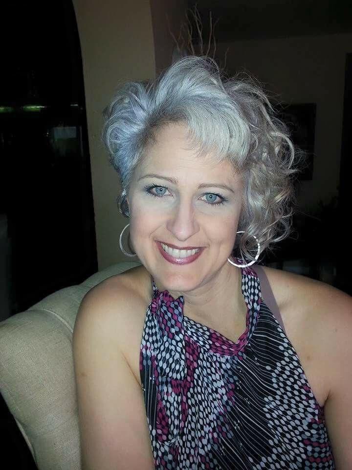 P interest In Beauty Gorgeous Mature Grey Milf Blogger