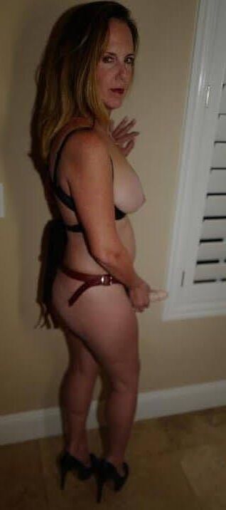 Amateur Milf Hotwife Elaine