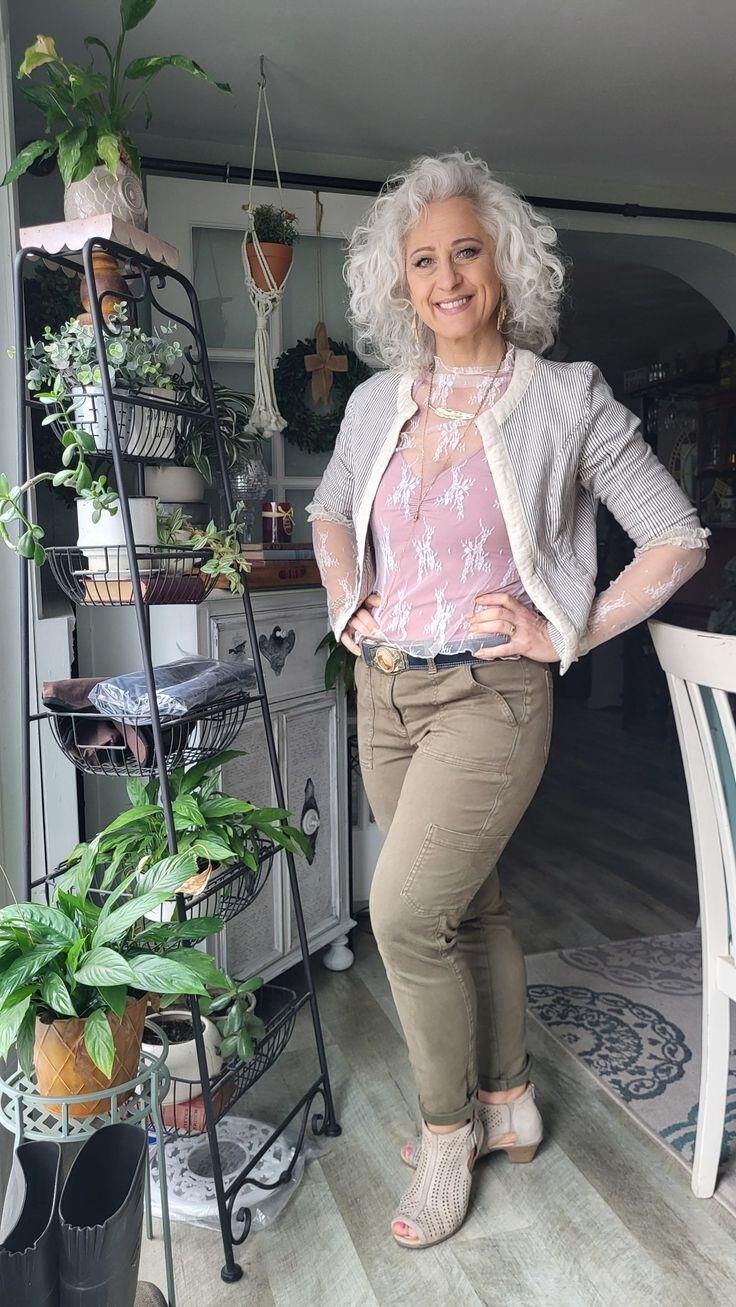 P interest In Beauty Gorgeous Mature Grey Milf Blogger