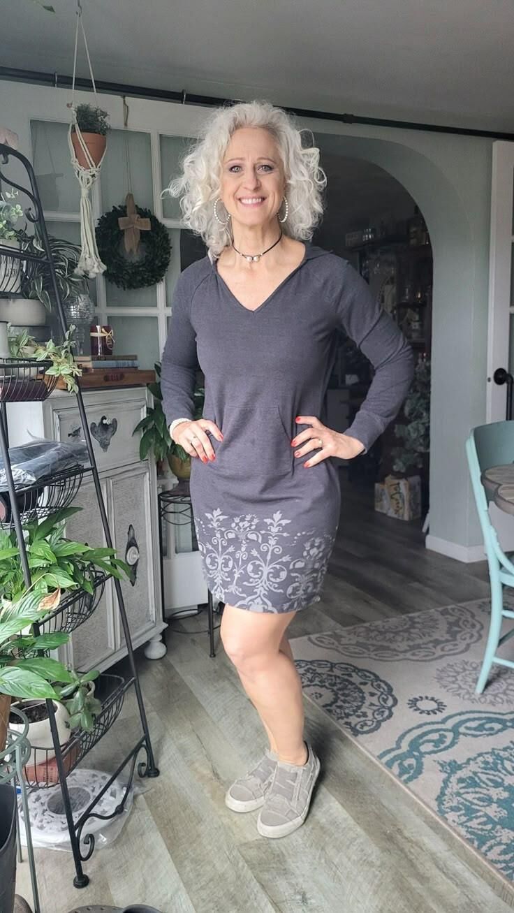 P interest In Beauty Gorgeous Mature Grey Milf Blogger
