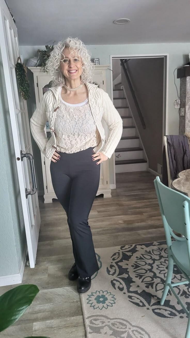 P interest In Beauty Gorgeous Mature Grey Milf Blogger