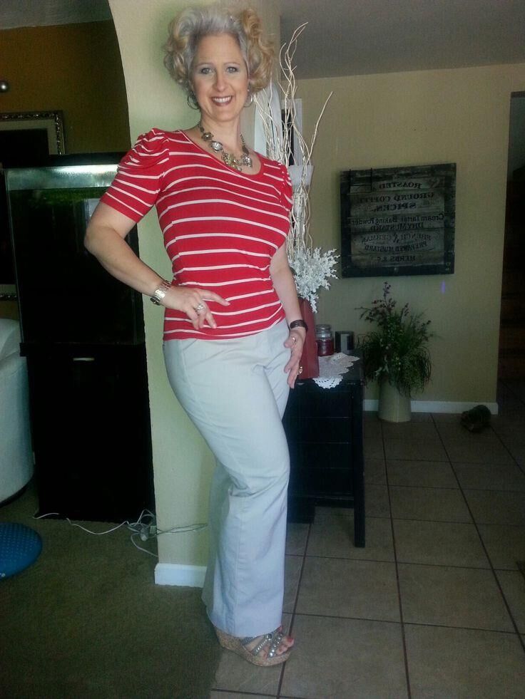 P interest In Beauty Gorgeous Mature Grey Milf Blogger