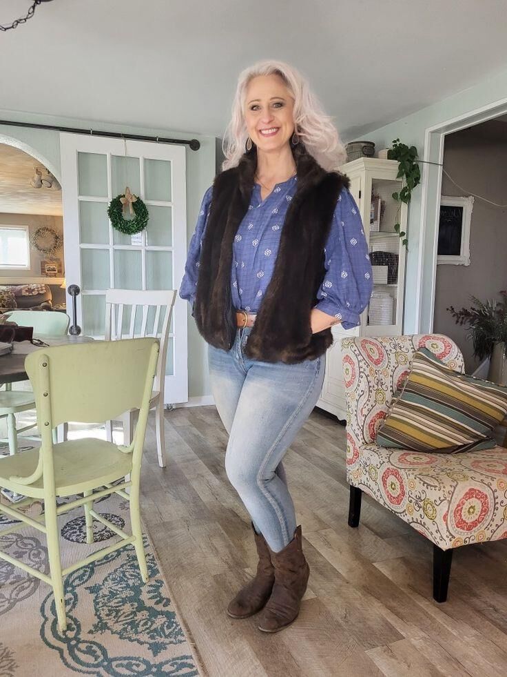 P interest In Beauty Gorgeous Mature Grey Milf Blogger