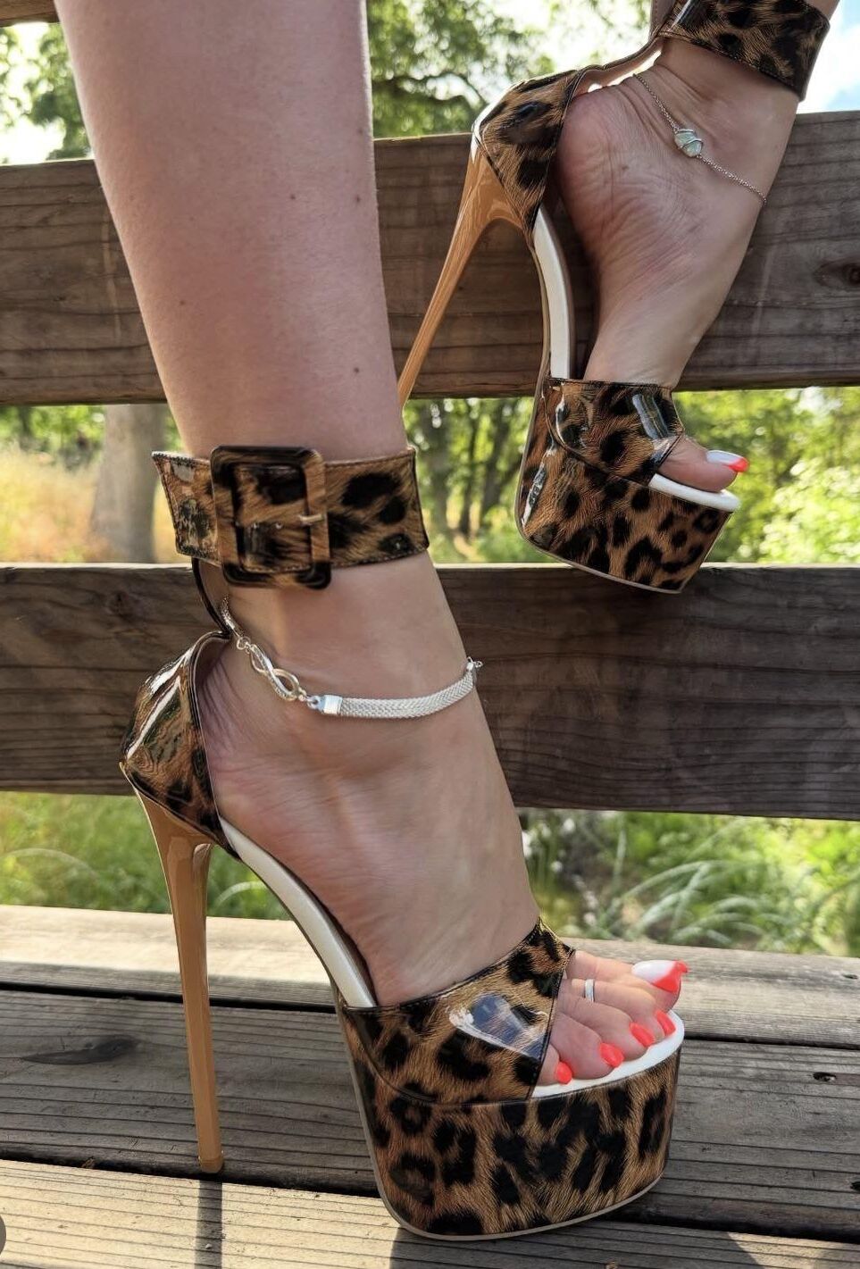 Mature feet in high heels