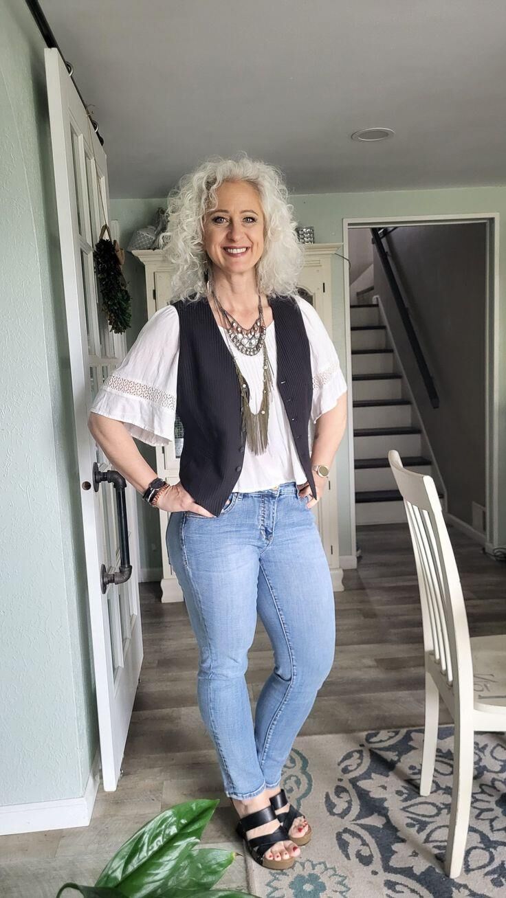 P interest In Beauty Gorgeous Mature Grey Milf Blogger