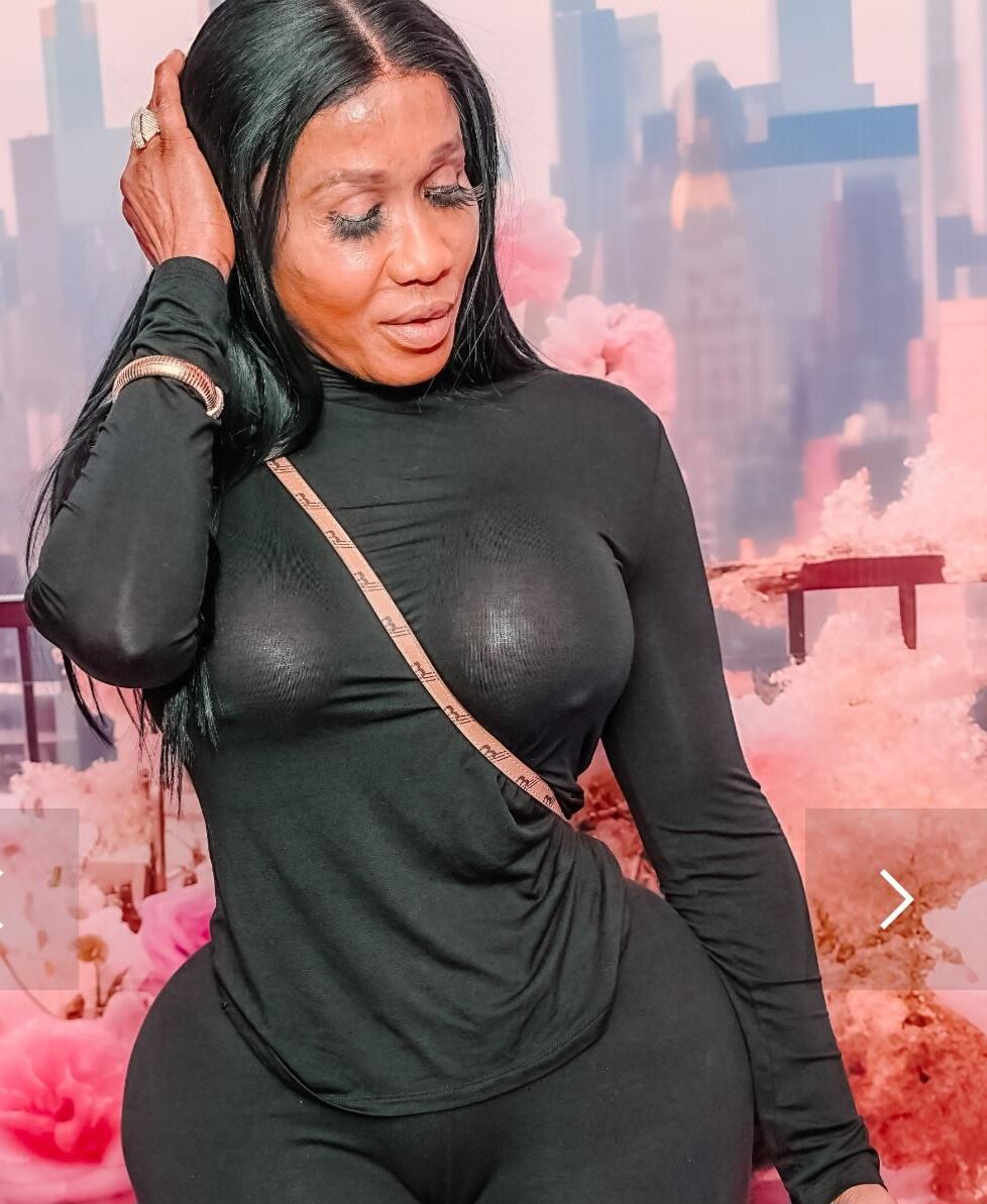 Ebony Aunties & Grannies In The Club