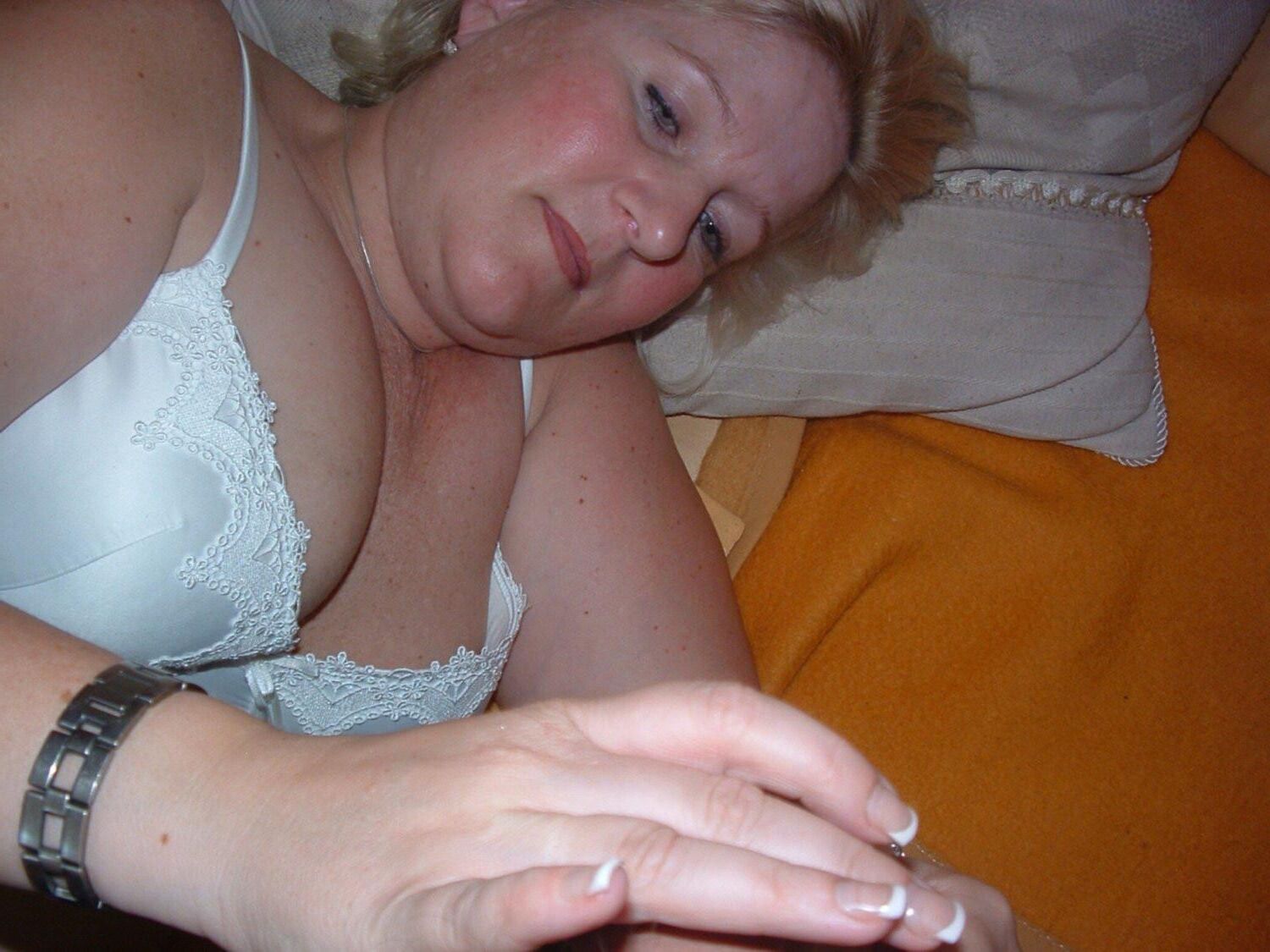 Milf Bomb Hotwife Sandy