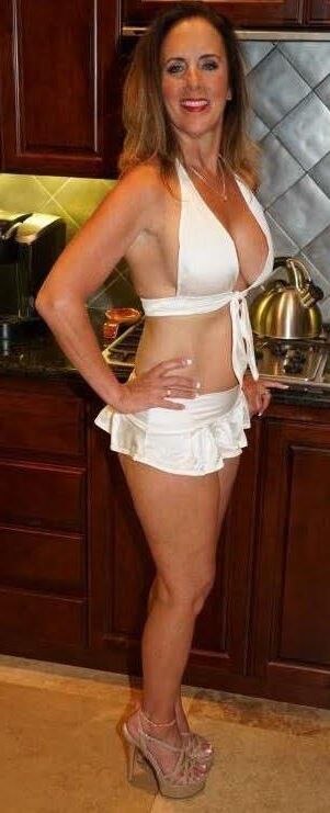Amateur Milf Hotwife Elaine