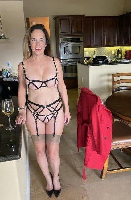 Amateur Milf Hotwife Elaine