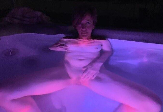 Mature Amateur Hotwife Annie