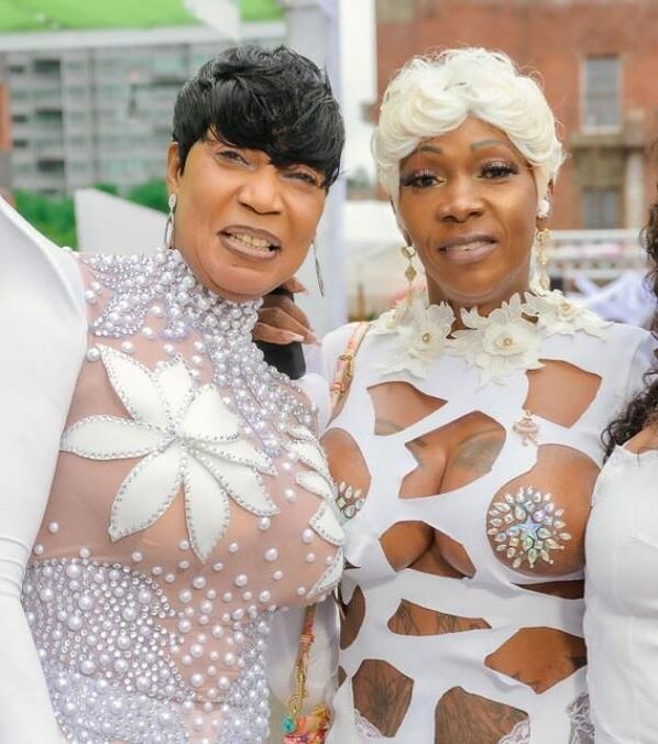 Ebony Aunties & Grannies In The Club
