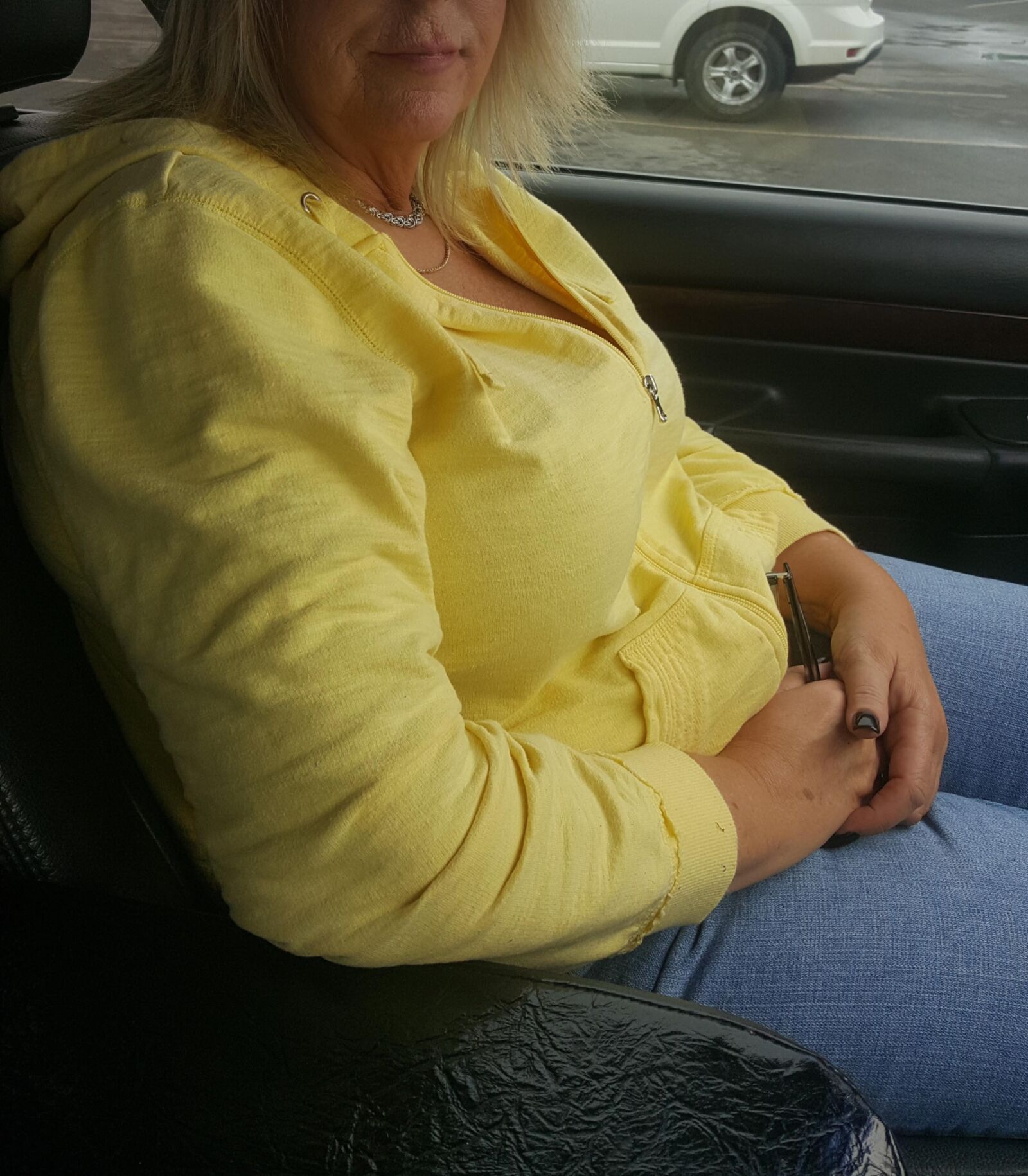 My gilf flashing in parking lot