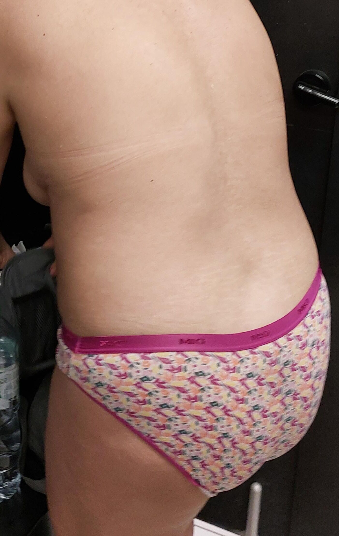 Matures flasques dans le casier de la piscine