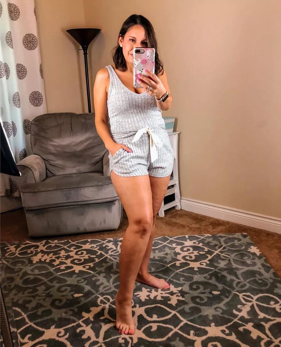 P interest In Beauty Petite and Curvy Italian Milf