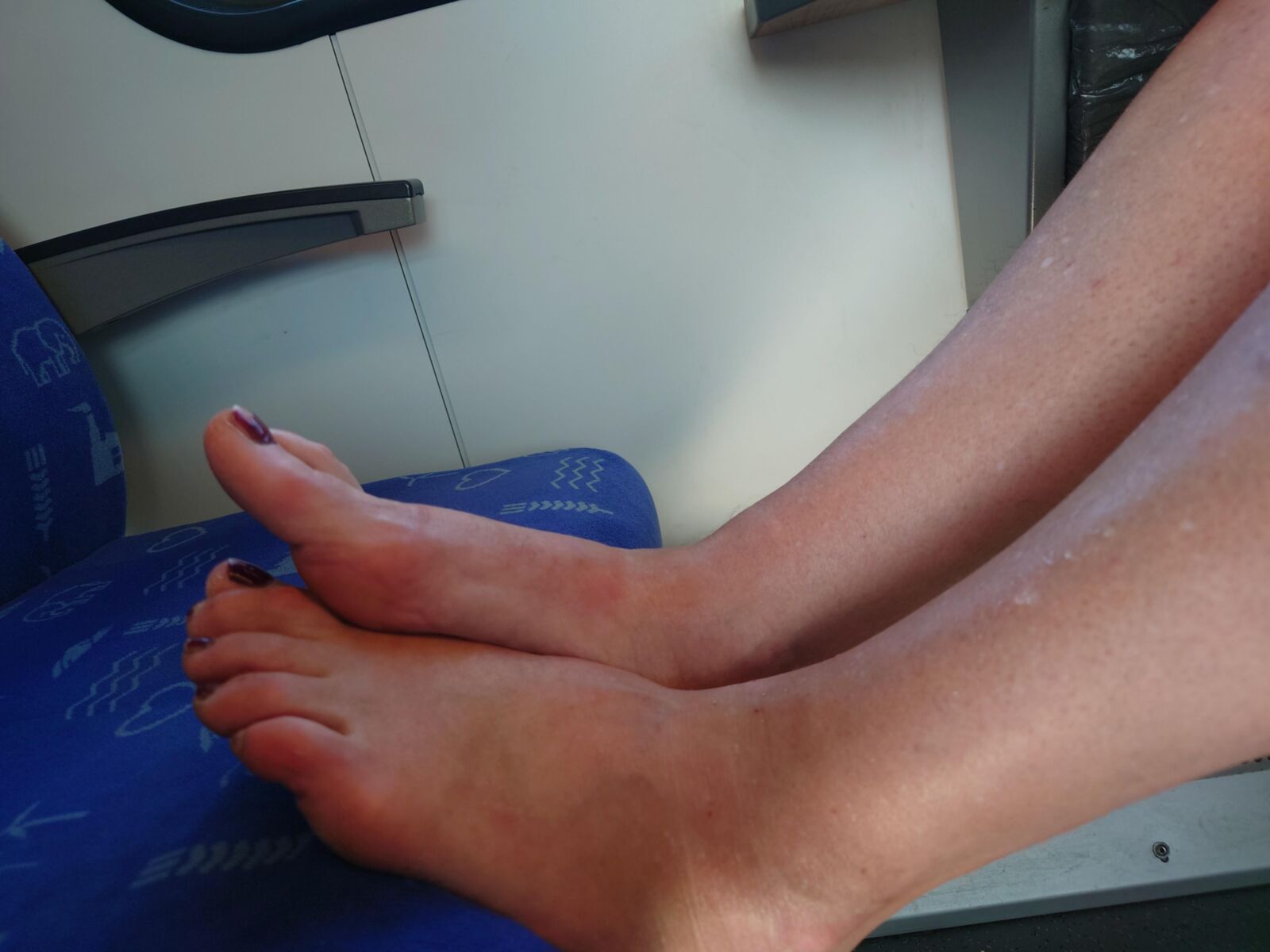 Stinky Mature Summer Feet next to ME <