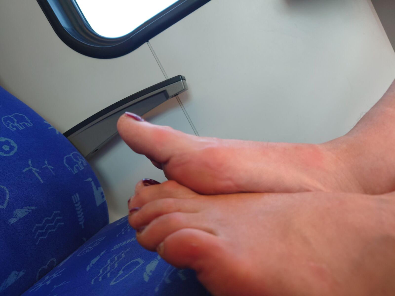 Stinky Mature Summer Feet next to ME <
