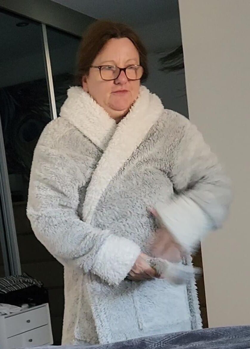 Chubby ft mature milf in various outfits. 