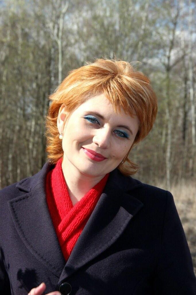 Redhead Aleksandra de Astana no Cazaquistão então e agora