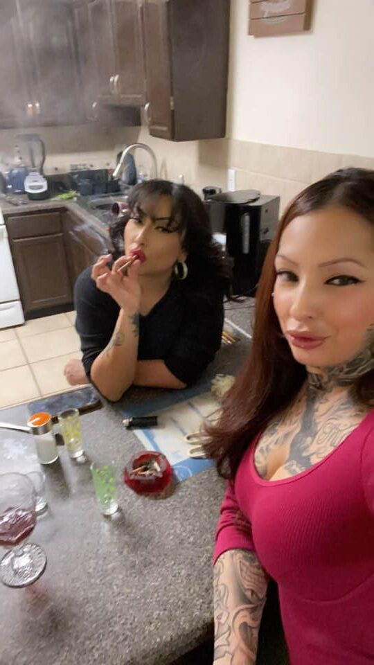 Fumando meninas.