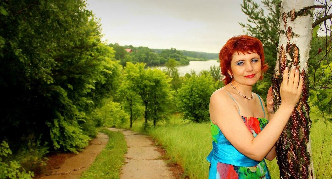 Redhead Aleksandra de Astana no Cazaquistão então e agora