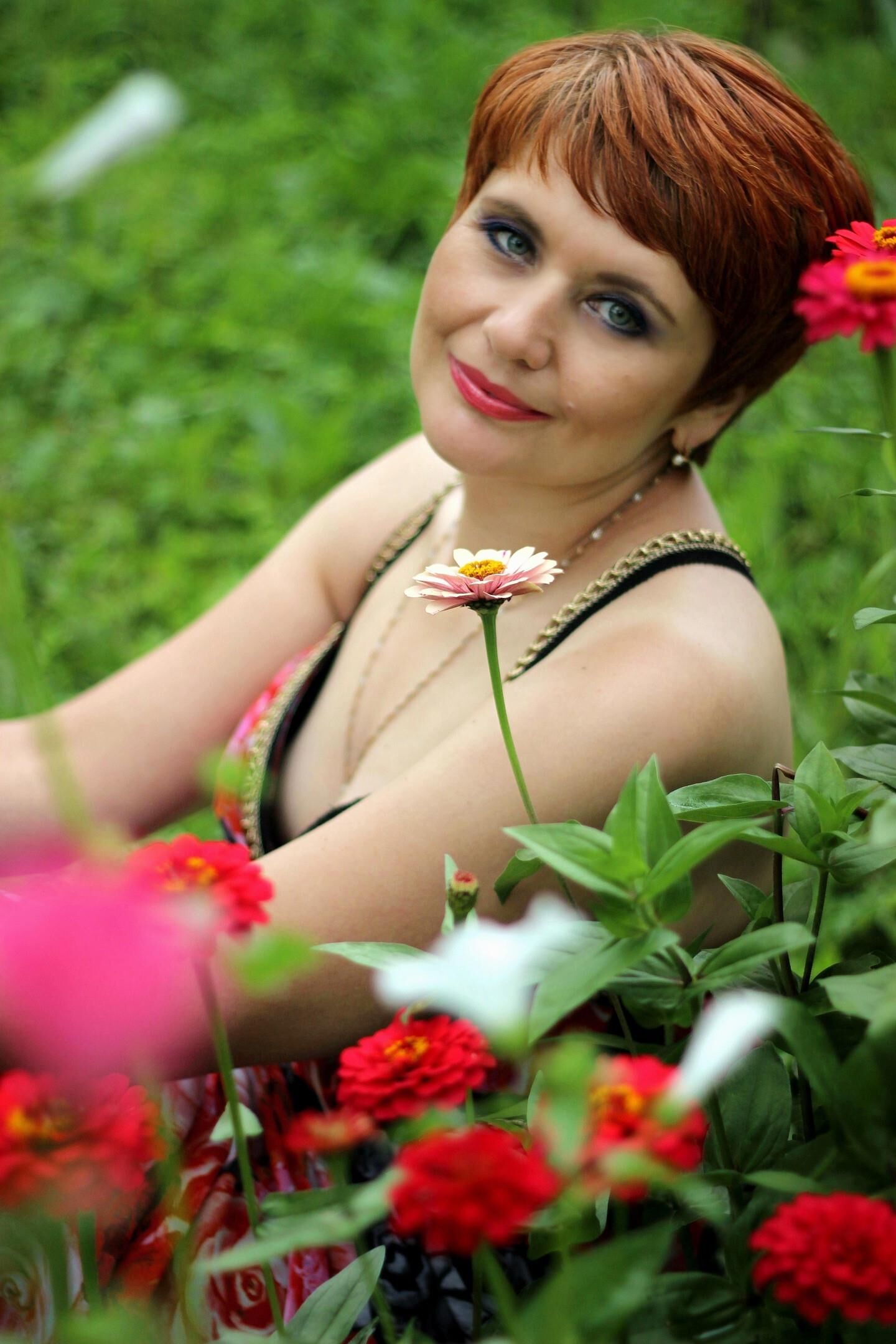 Redhead Aleksandra de Astana no Cazaquistão então e agora