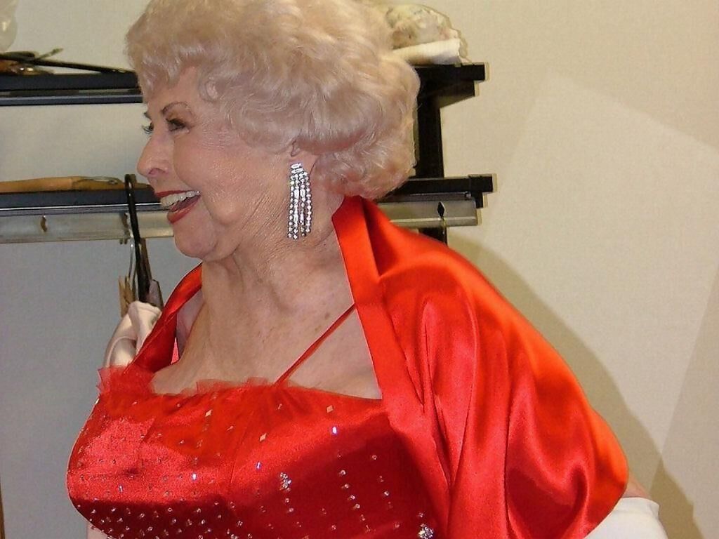 Sexy old ladies with red lipstick 