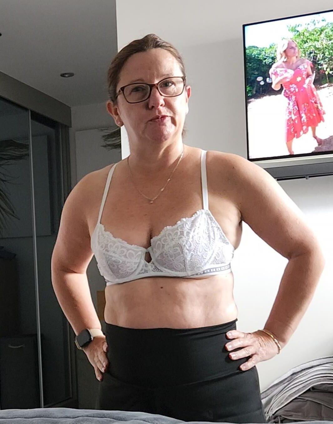 Chubby ft mature milf in various outfits. 