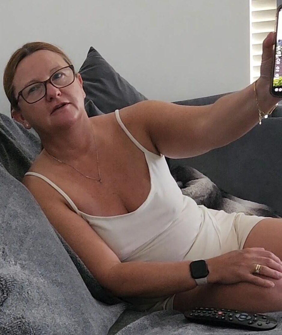 Chubby ft mature milf in various outfits. 