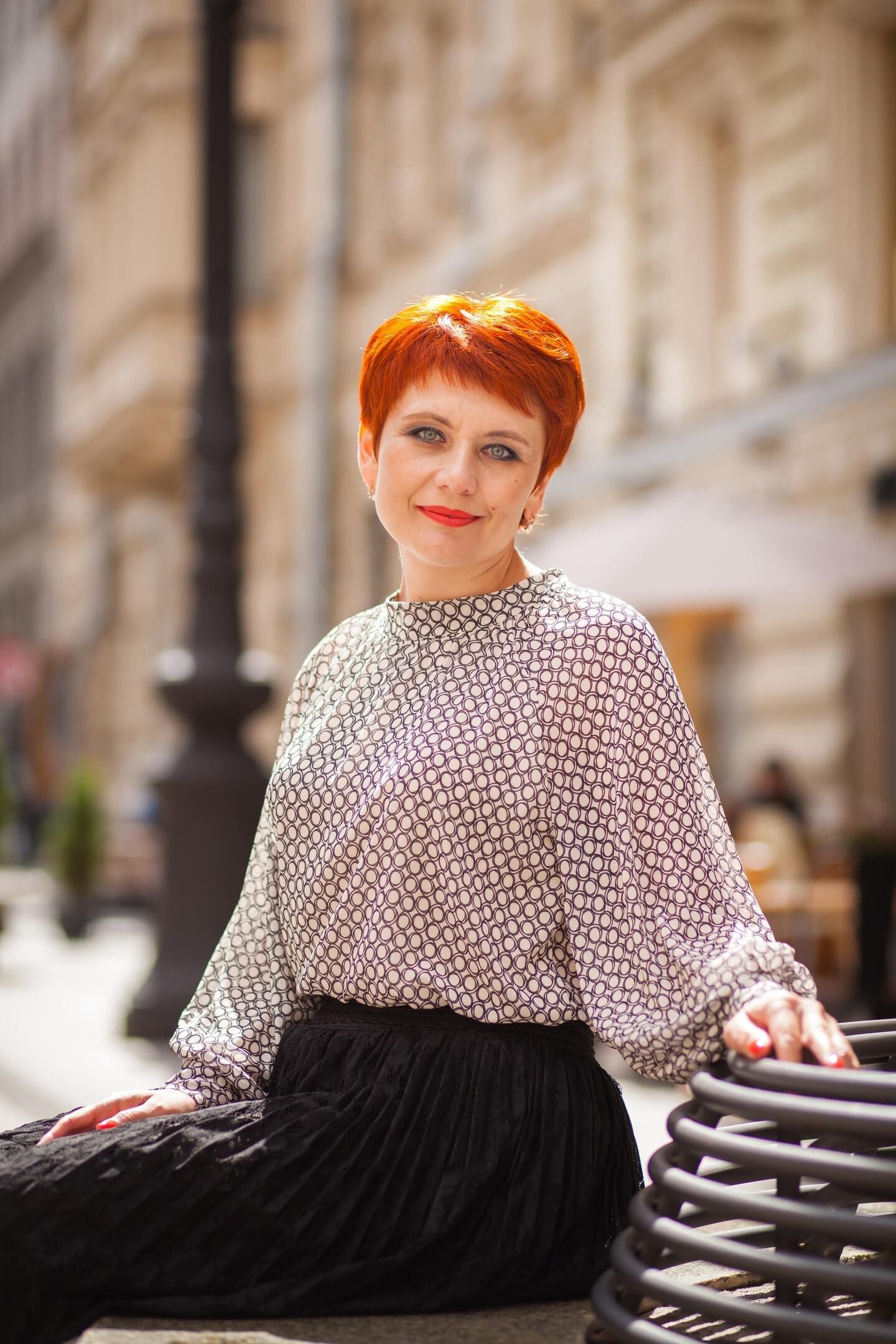Redhead Aleksandra de Astana no Cazaquistão então e agora