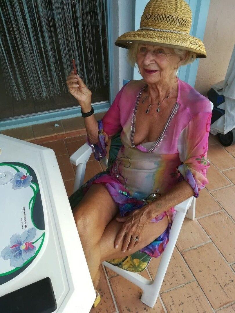 Sexy old ladies with red lipstick 