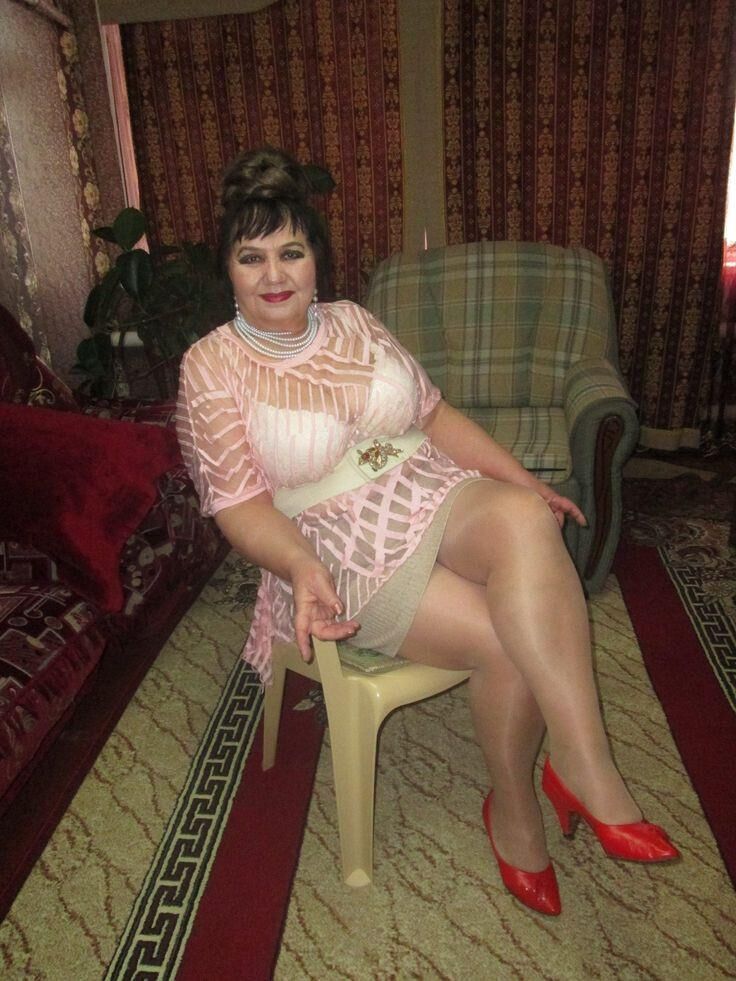 Nice and Sexy Mature/Granny in Lingerie (Mix) 