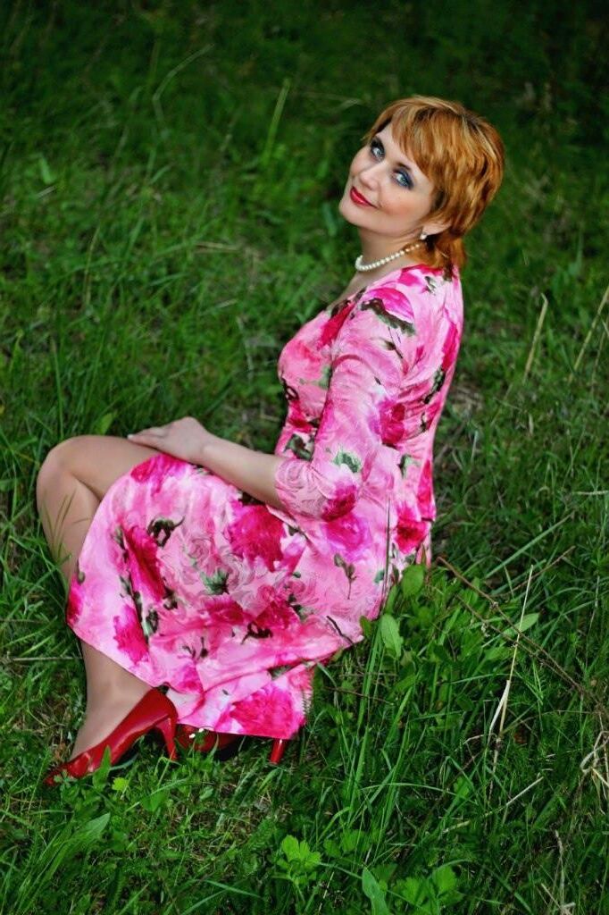 Redhead Aleksandra de Astana no Cazaquistão então e agora