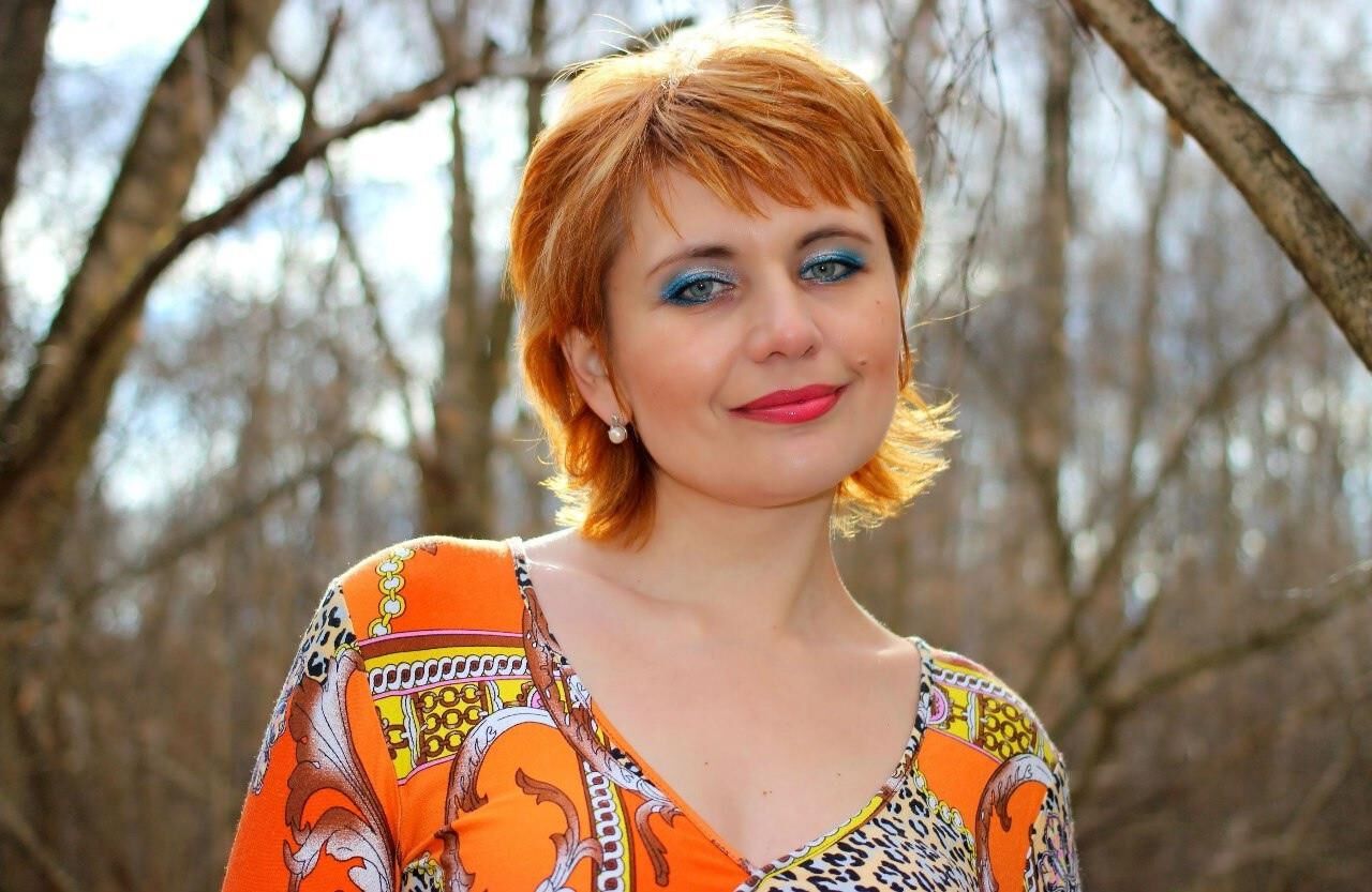 Redhead Aleksandra de Astana no Cazaquistão então e agora