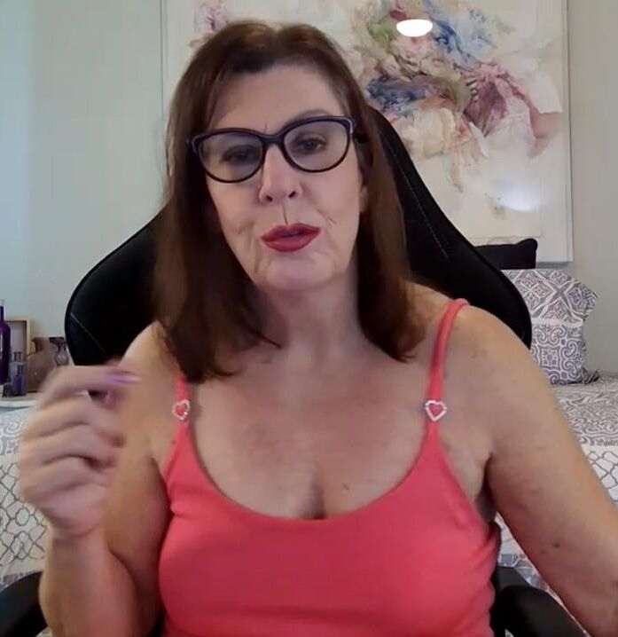 Sexy old ladies with red lipstick 