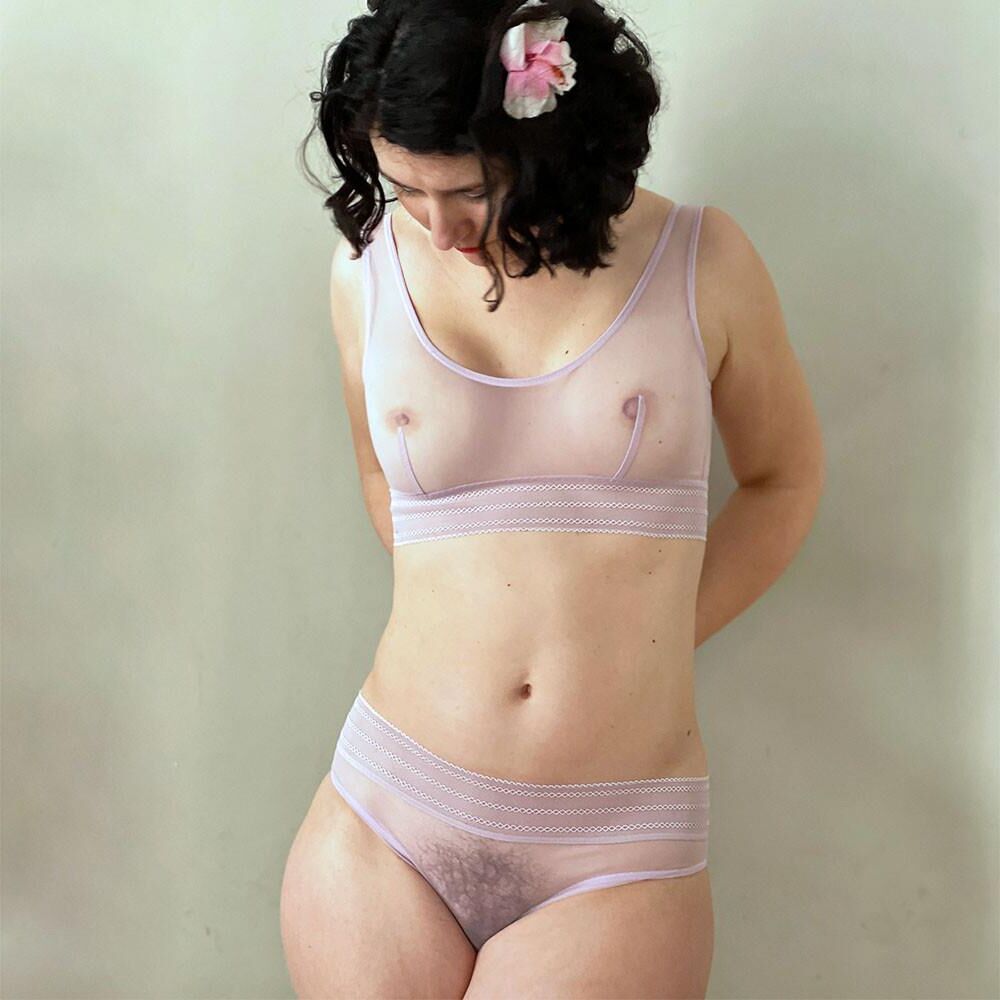 Amour fou lingerie et ses femmes poilas