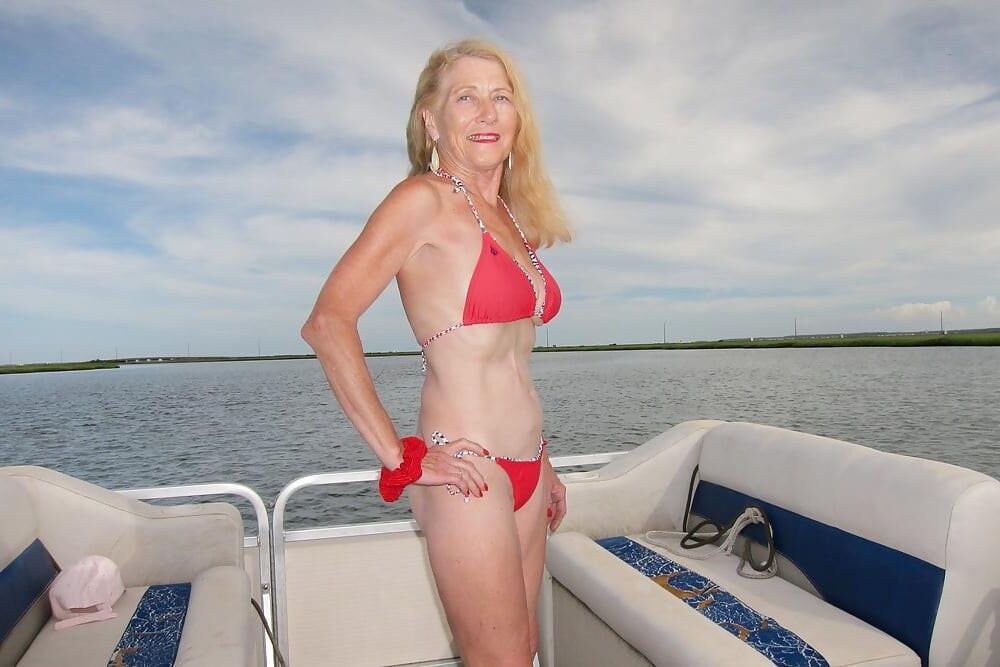 Bikini mature Divers. 