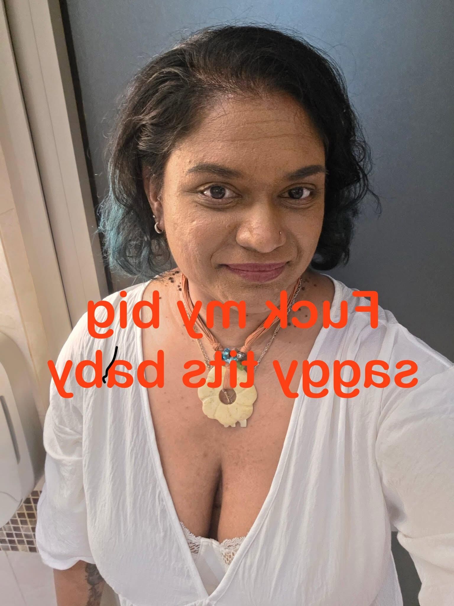 Gros seins flasgy indiens milf salope agnetha