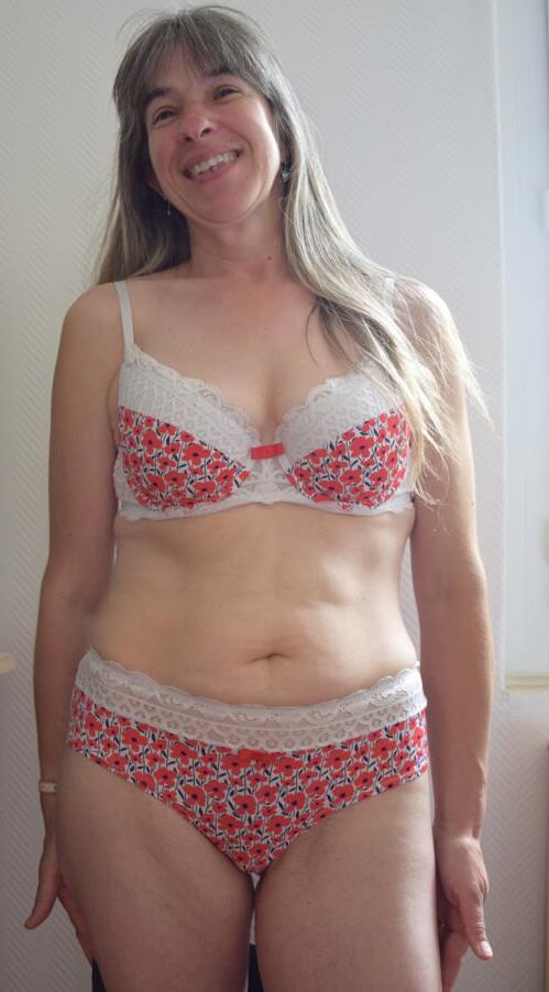 fais nous un joli strip tease