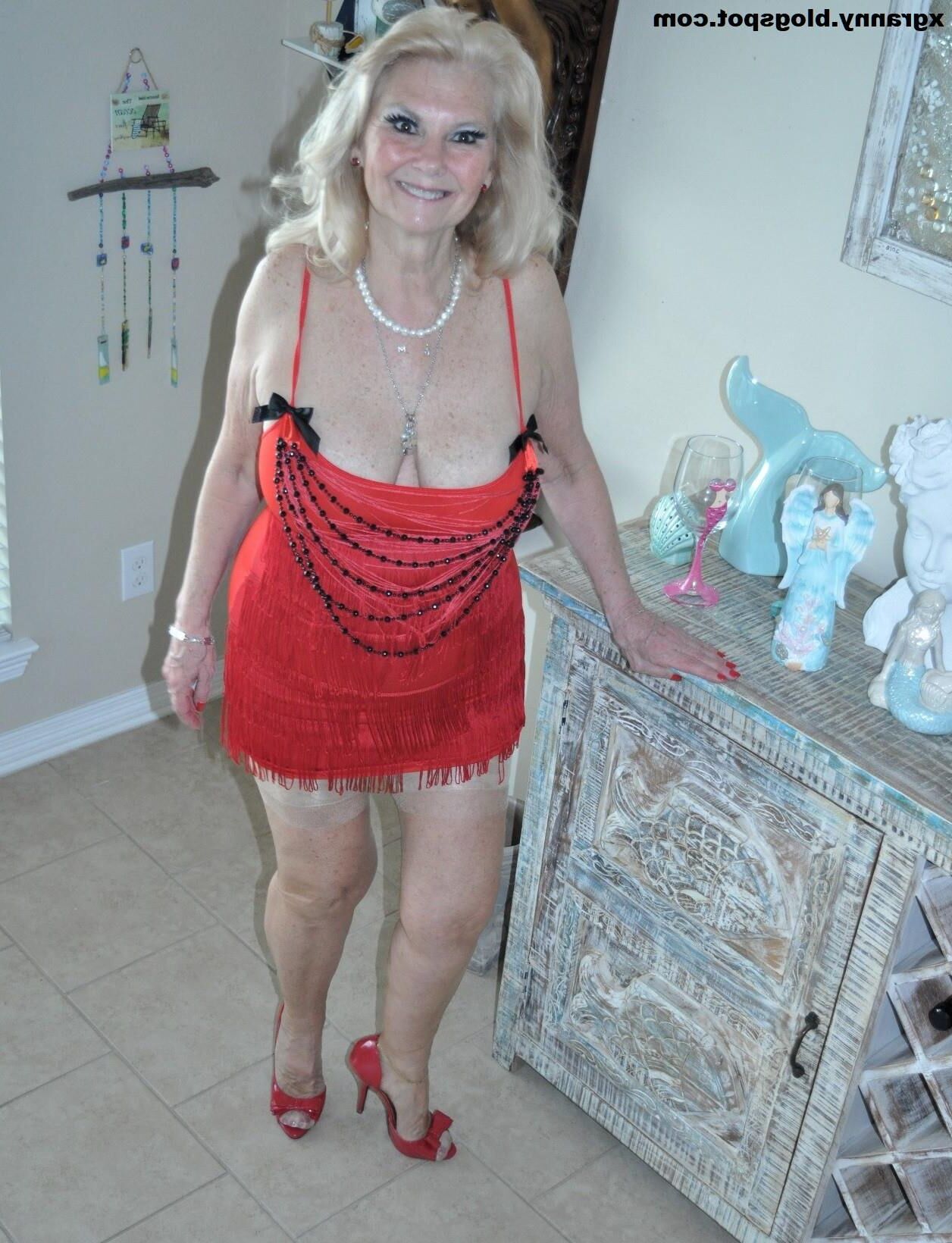 Sexy GILF 